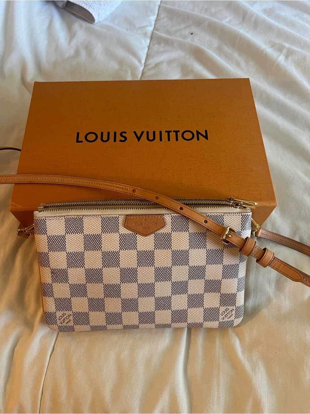 Louis Vuitton Double Zip Pochette. Discontined
Damier Azur Crossbody